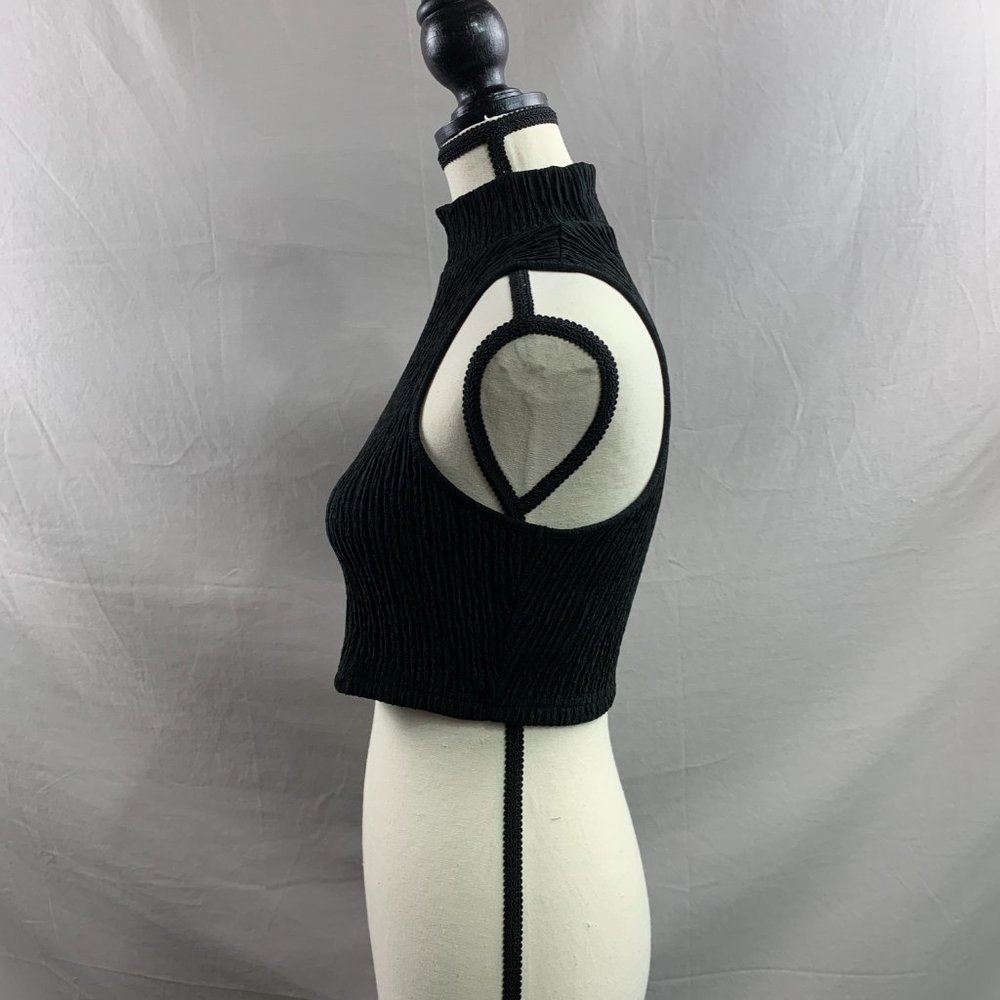 Black Textured High Neck Crop Tank Top - Picture 2 of 3